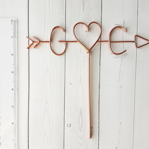 Personalized Arrow & Initials Wedding Cake Topper – Rustic Wire Design