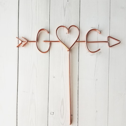 Personalized Arrow & Initials Wedding Cake Topper – Rustic Wire Design
