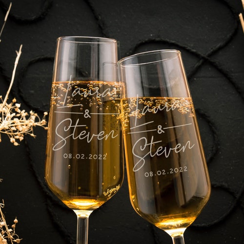 Personalized Mr. & Mrs. Champagne Flutes – Elegant Wedding Toasting Glasses
