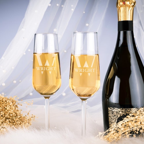 Personalized Mr. & Mrs. Champagne Flutes – Elegant Wedding Toasting Glasses