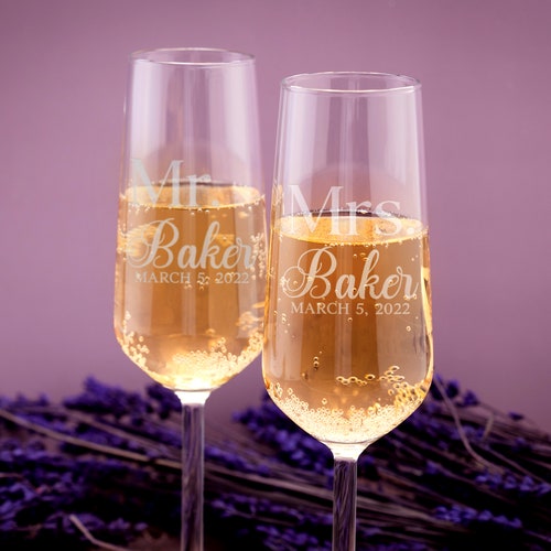 Personalized Mr. & Mrs. Champagne Flutes – Elegant Wedding Toasting Glasses