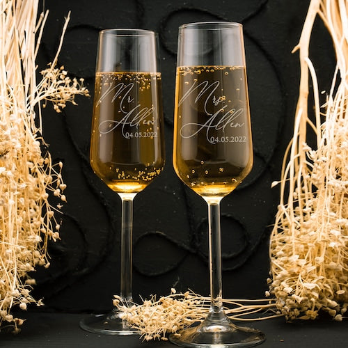 Personalized Mr. & Mrs. Champagne Flutes – Elegant Wedding Toasting Glasses