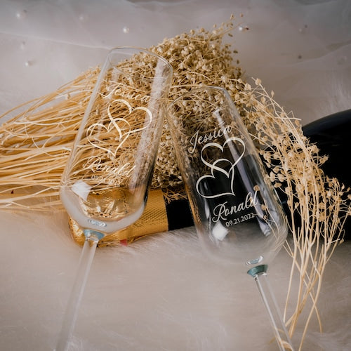 Personalized Mr. & Mrs. Champagne Flutes – Elegant Wedding Toasting Glasses
