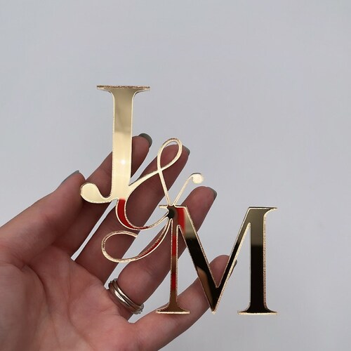 Personalized Wedding Initial Acrylic Cake Charm – Custom Engagement & Anniversary Cake Gem