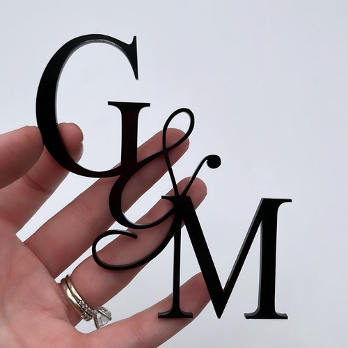 Personalized Wedding Initial Acrylic Cake Charm – Custom Engagement & Anniversary Cake Gem