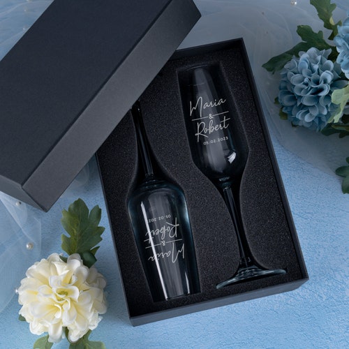Personalized Mr. & Mrs. Champagne Flutes – Elegant Wedding Toasting Glasses