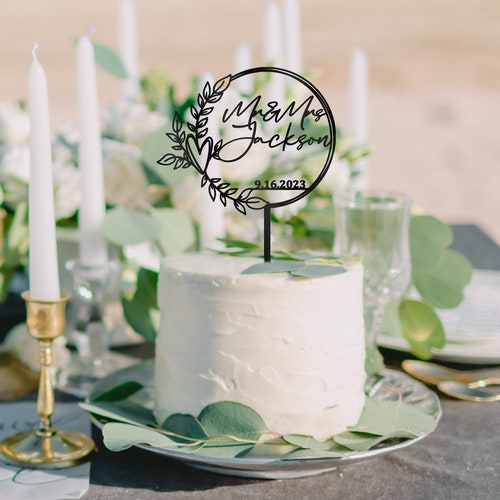 Personalized Chic Script Wedding Cake Topper with Rustic Wreath – Custom Mr & Mrs