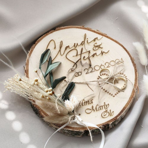 Personalized Boho Wedding Ring Holder – Engraved Wooden Disc with Dried Flowers