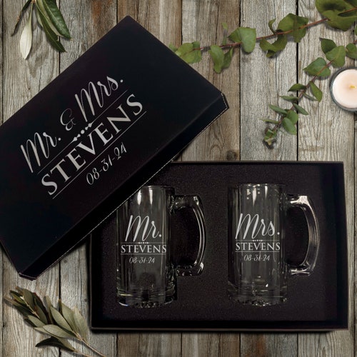 Mr. and Mrs. Personalized Champagne Flutes – Set of 2