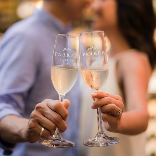 Mr. & Mrs. Toasting Glasses with Wooden Gift Box – Personalized Champagne Flutes