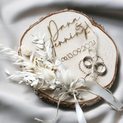 Personalized Boho Wedding Ring Holder – Engraved Wooden Disc with Dried Flowers