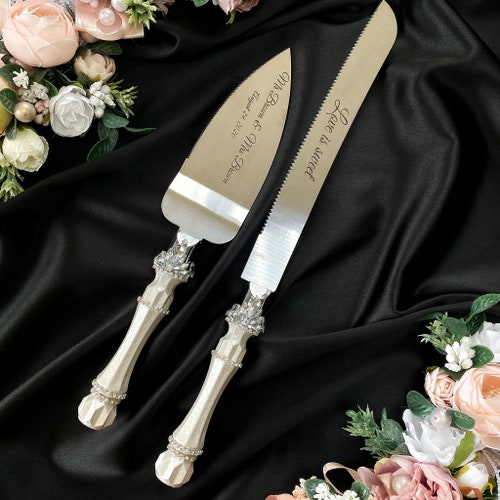 Elegant Wedding Cake Cutting and Toasting Set