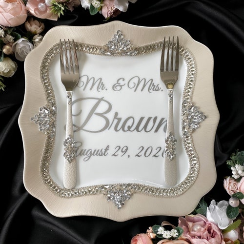 Elegant Wedding Cake Cutting and Toasting Set