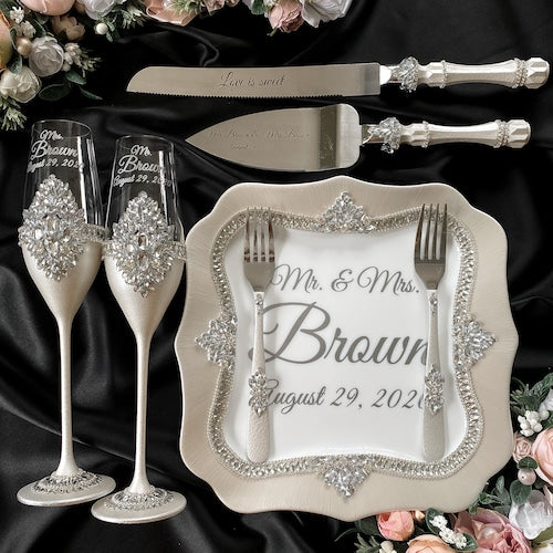 Elegant Wedding Cake Cutting and Toasting Set