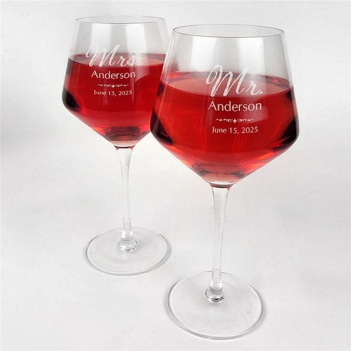 Engraved Mr. and Mrs. Gold Rim Champagne Flutes – Set of 2