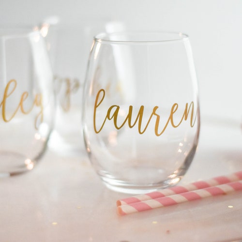 Personalized Bridesmaid Wine Glasses – Elegant Custom Gift for Bridal Party Celebrations