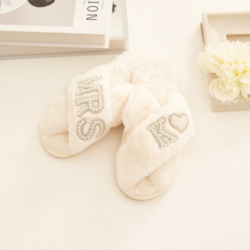 Custom Bridal Mrs. Slippers – Personalized Fluffy Slippers with Pearls and Glitter for Bride, Bridesmaids & Bridal Shower Gifts